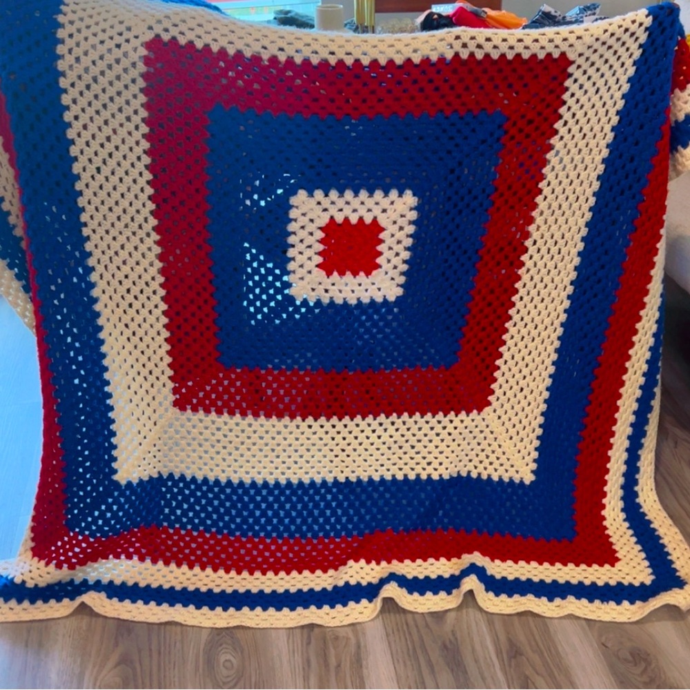 Vtg Granny Square RED WHITE BLUE CREAM Holiday /USA Crochet Afghan Throw Blanket